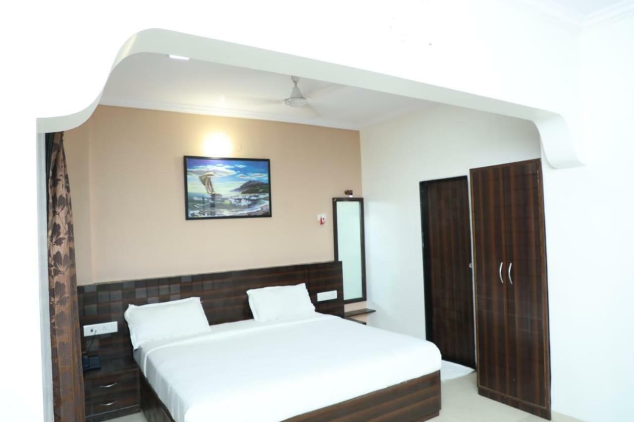Koshya Suites Mumbai Exteriör bild